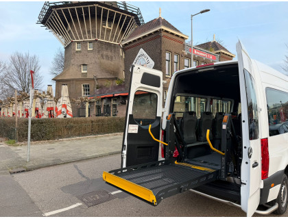 Rolstoelbus met lift