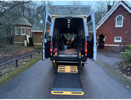 Rolstoelvervoer met oprijplaat