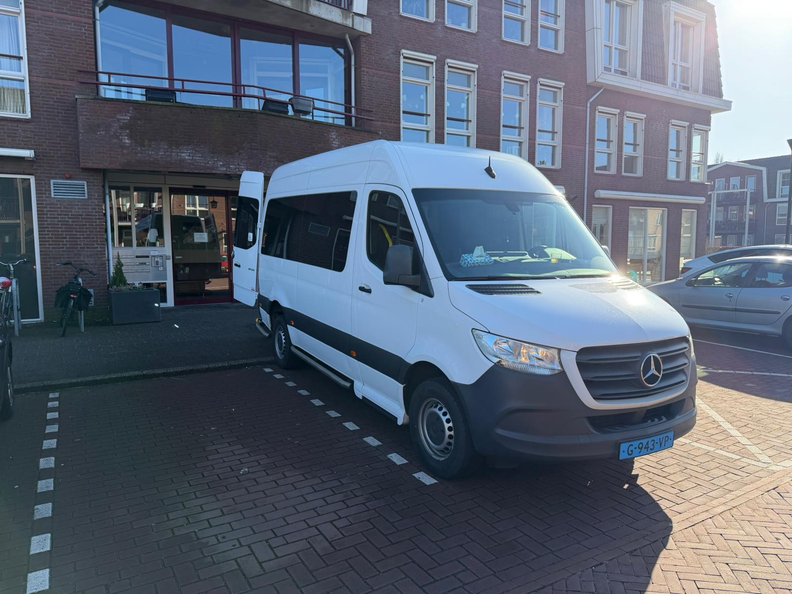Rolstoeltaxi naar het ziekenhuis