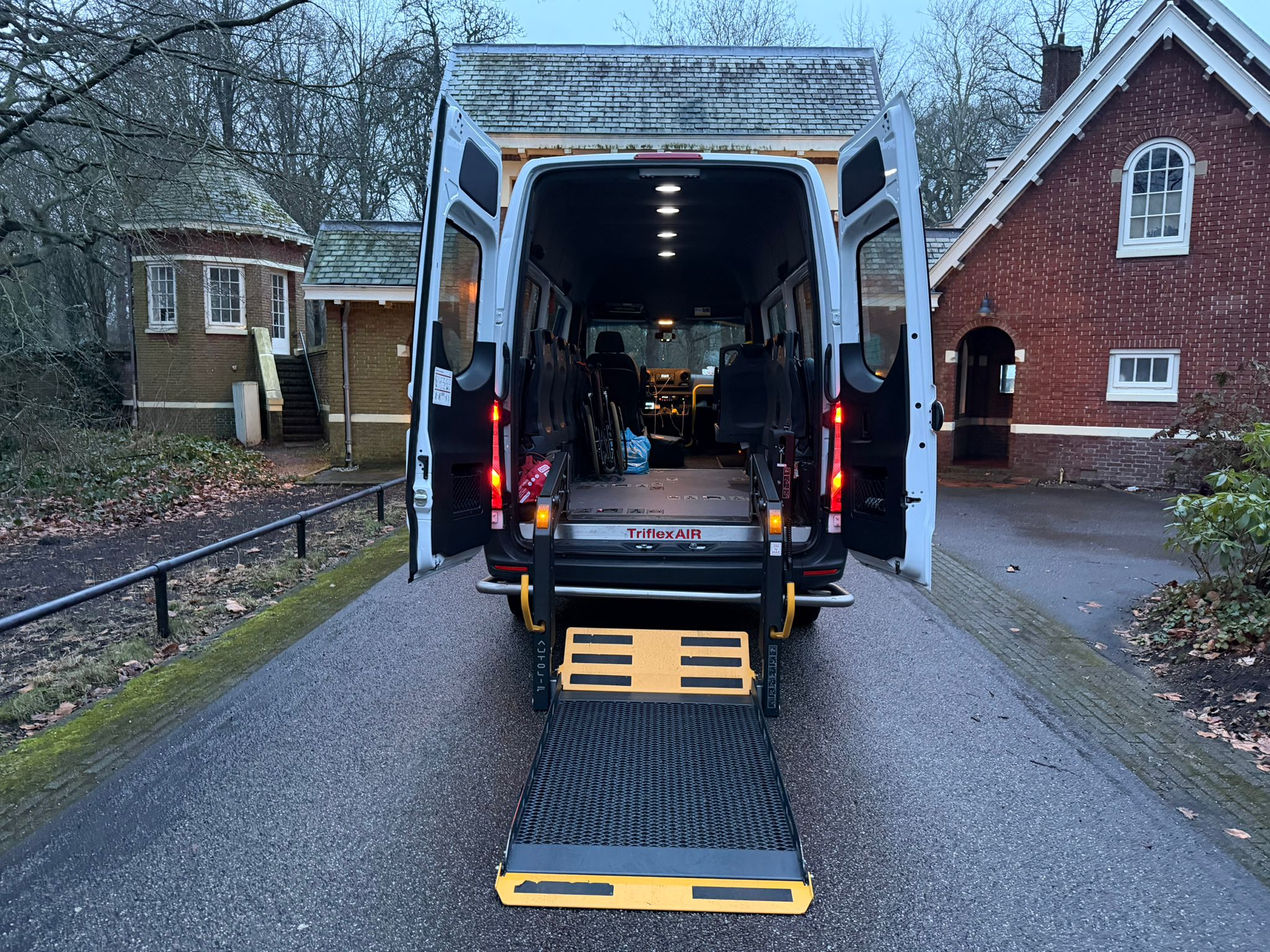 Rolstoelvervoer met oprijplaat