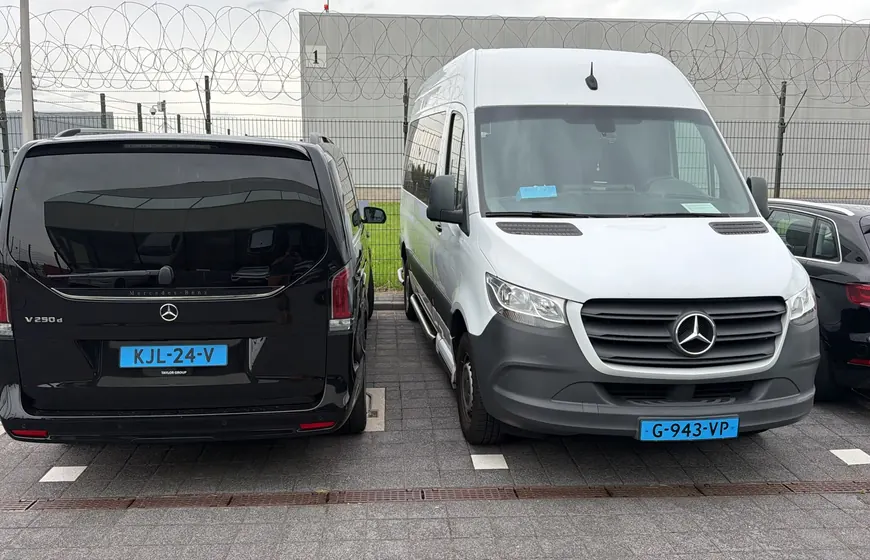 Meerdere ruime rolstoelbussen van Rolstoeltaxi Max