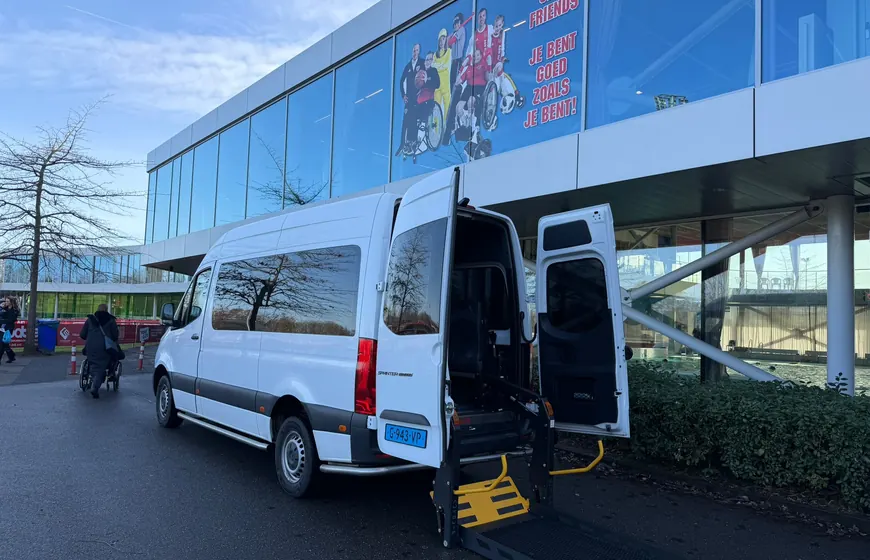 Ruime rolstoelbus voor comfortabel groepsvervoer