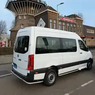 Veilig instappen met rolstoel in rolstoelbus